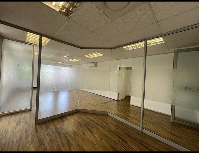 85M² OFFICE TO LET IN HYDE PARK